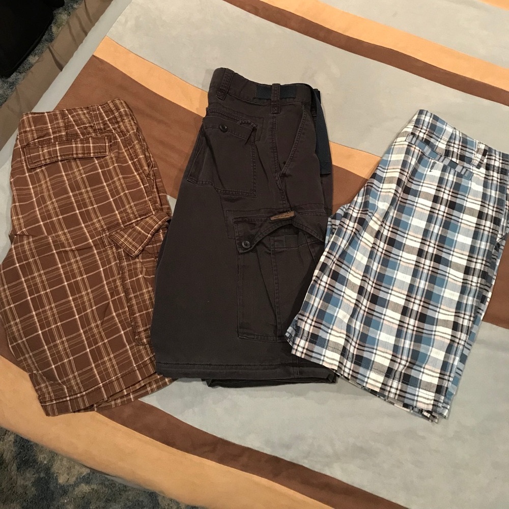 2 pairs of Men's shorts. EUC. Size 33.